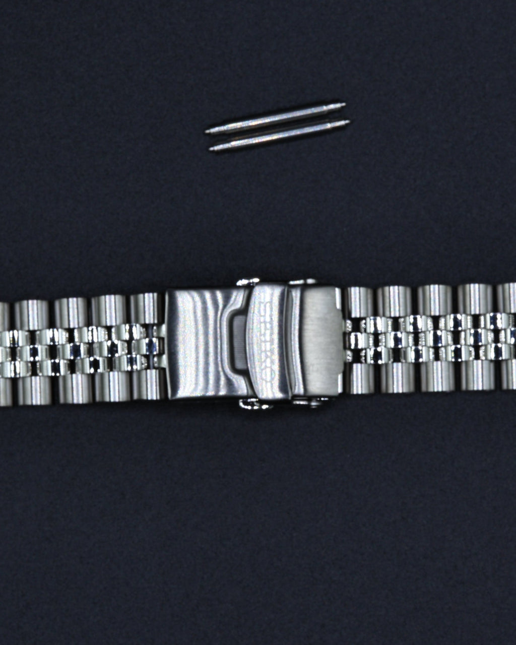 Strapcode Watch Strap 22mm Angus Jubilee 316L SS Watch Bracelet for Seiko  SKX007, Brushed/Polished, V-Clasp : Amazon.in: Watches